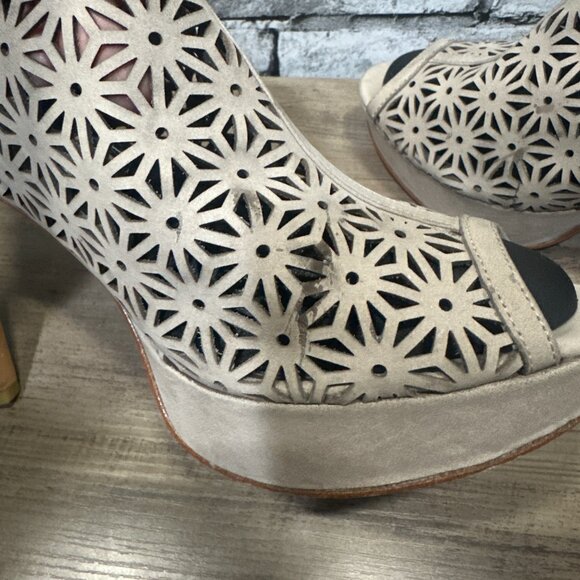 NWT Kelsi Dagger Warm Gray Heels Size 10 IN BOX - Picture 6 of 14